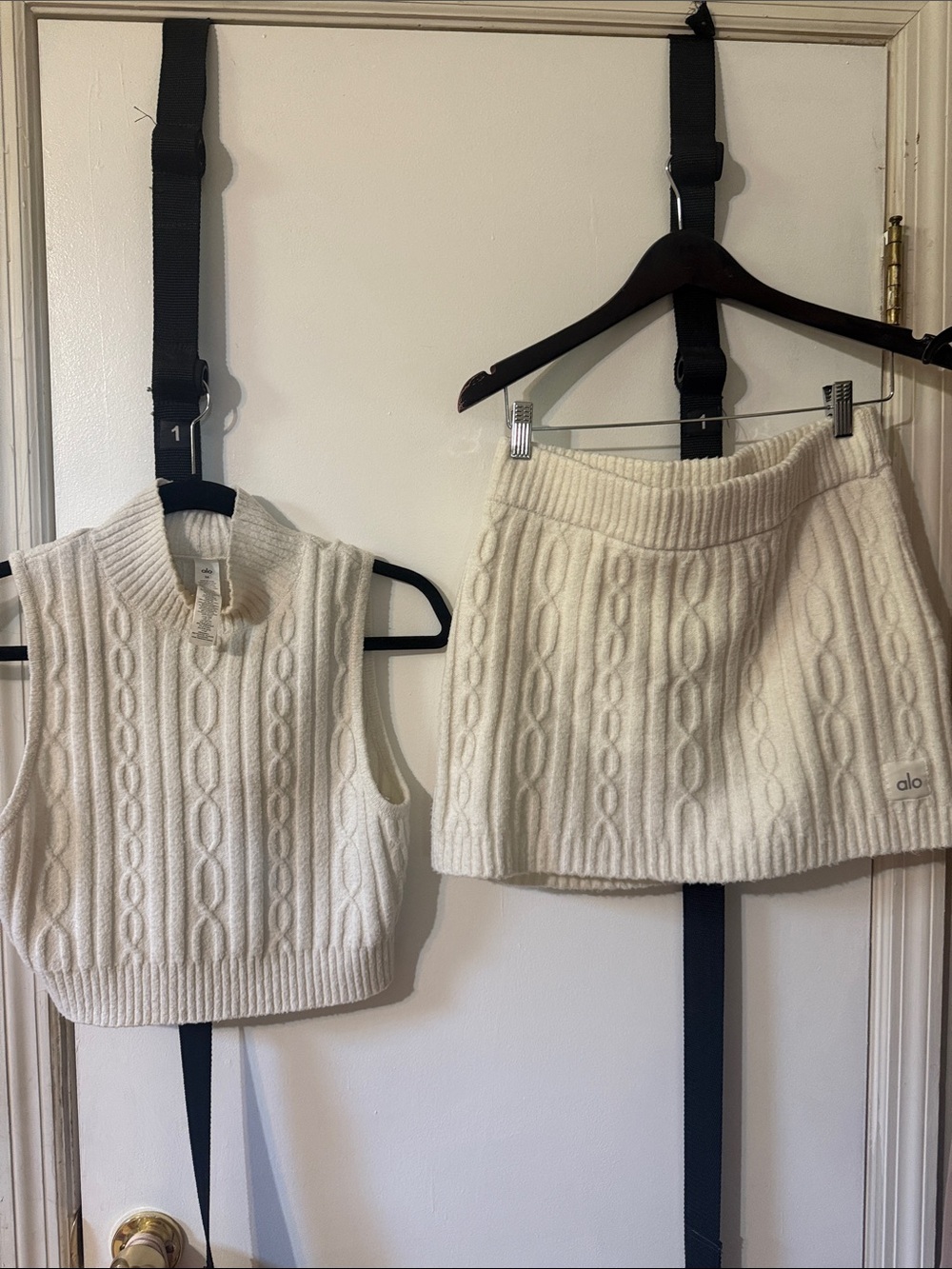 ALO Yoga Cream Cable Knit Sleeveless Sweater & Skirt Set EUC